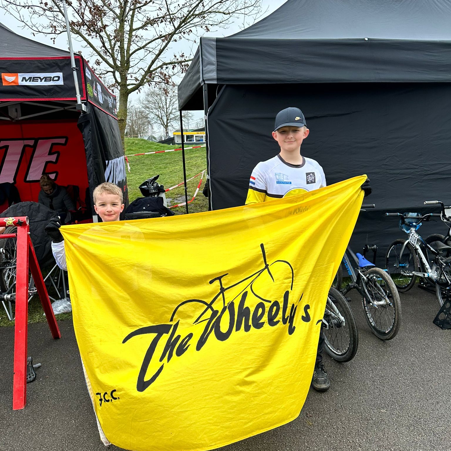 Vlag The Wheely's tijdens NK 2023